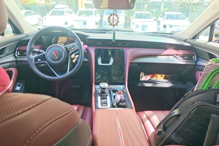 Used Hongqi H5 2024 2.0T Automatic Smart Connect Flagship Edition Center Console