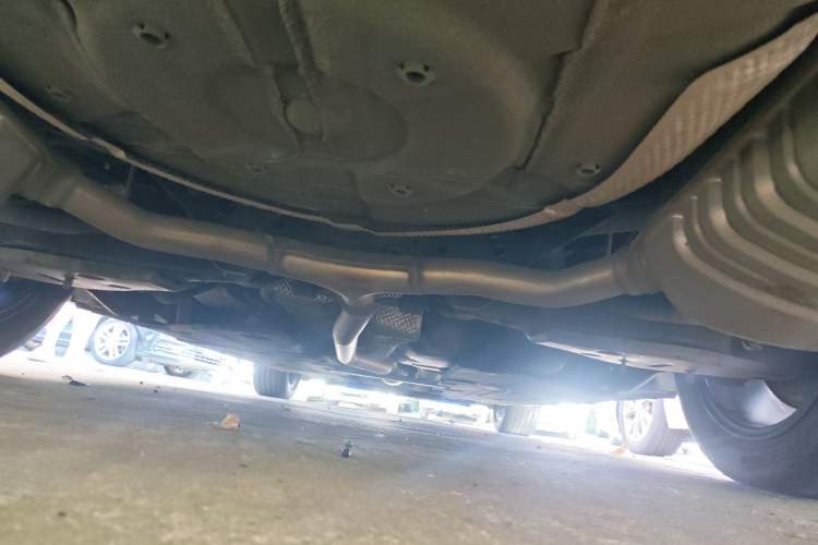 Used Hongqi H5 2024 2.0T Automatic Smart Connect Flagship Edition Chassis Rear