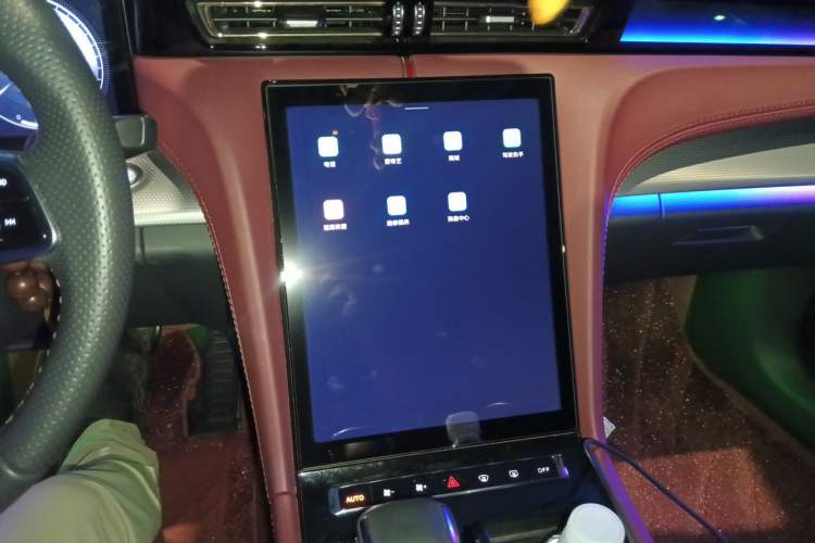 Used Hongqi H5 2024 2.0T Automatic Smart Connect Flagship Edition Audio And AC Panel
