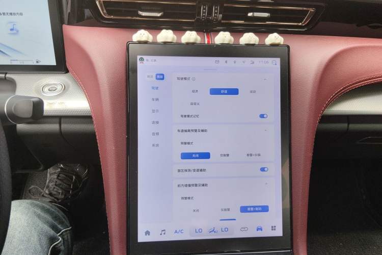 Used Hongqi H5 2024 2.0T Automatic Smart Connect Flagship Edition Audio And AC Panel