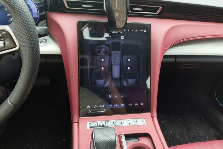 Used Hongqi H5 2024 2.0T Automatic Smart Connect Flagship Edition Audio And AC Panel
