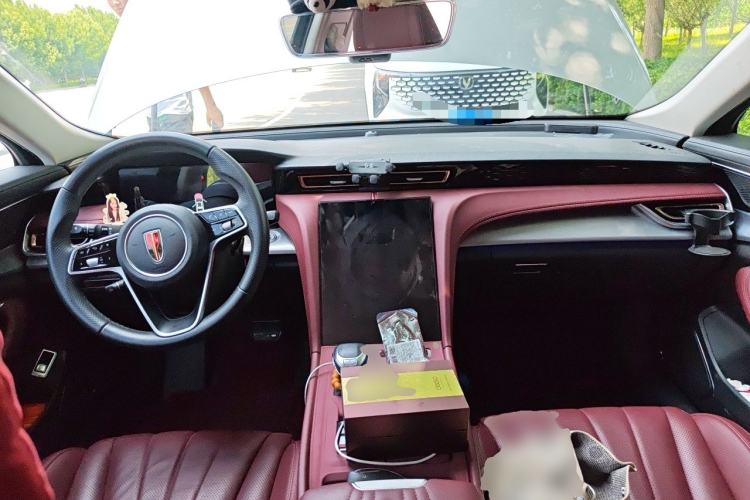 Used Hongqi H5 2024 2.0T Automatic Smart Connect Flagship Edition Center Console