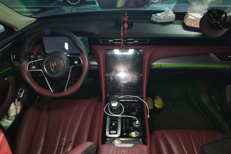 Used Hongqi H5 2024 2.0T Automatic Smart Connect Flagship Edition Center Console