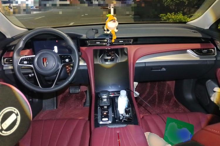 Used Hongqi H5 2024 2.0T Automatic Smart Connect Flagship Edition Center Console
