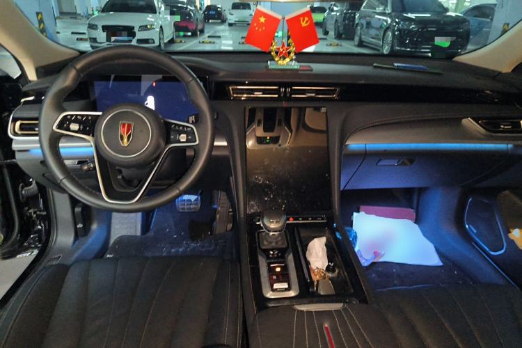 Used Hongqi H5 2024 2.0T Automatic Smart Connect Flagship Edition Center Console