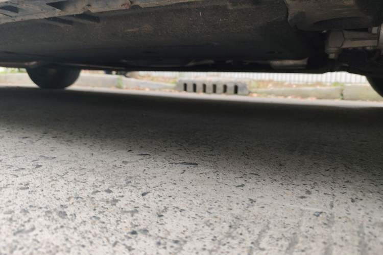 Used Hongqi H5 2024 2.0T Automatic Smart Connect Flagship Edition Chassis Front Right