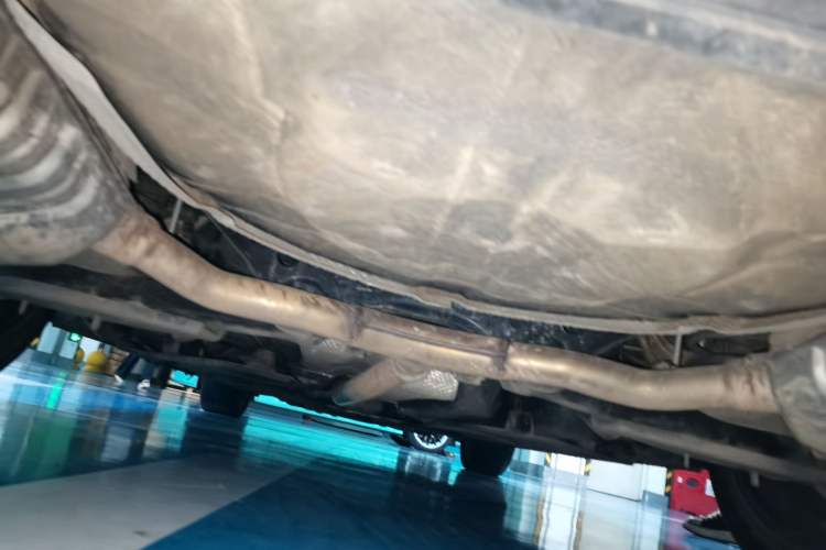 Used Hongqi H5 2024 2.0T Automatic Smart Connect Flagship Edition Chassis Rear