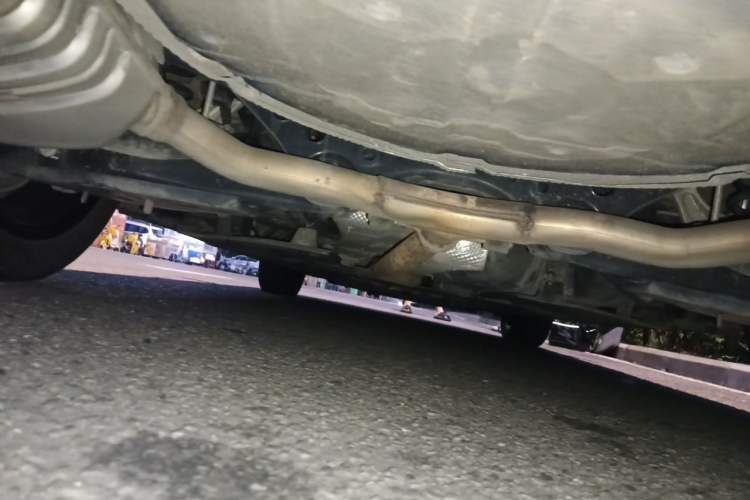 Used Hongqi H5 2024 2.0T Automatic Smart Connect Flagship Edition Chassis Rear