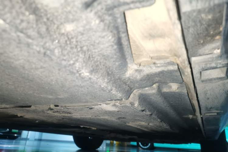 Used Hongqi H5 2024 2.0T Automatic Smart Connect Flagship Edition Chassis Rear Right