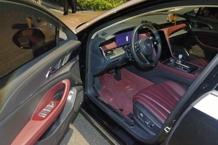 Used Hongqi H5 2024 2.0T Automatic Smart Connect Flagship Edition Driver Seat