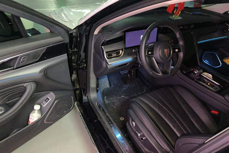 Used Hongqi H5 2024 2.0T Automatic Smart Connect Flagship Edition Driver Seat
