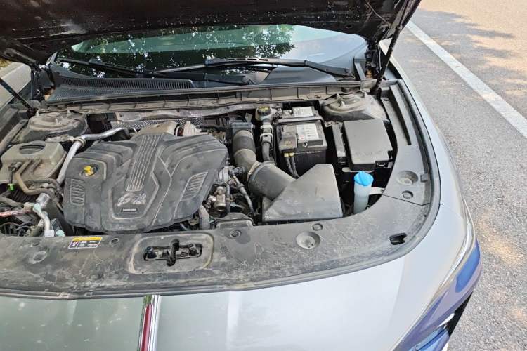 Used Hongqi H5 2024 2.0T Automatic Smart Connect Flagship Edition Engine Bay Left
