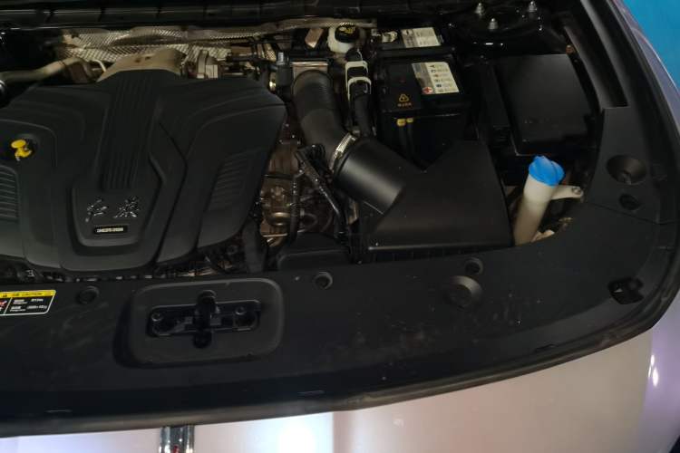 Used Hongqi H5 2024 2.0T Automatic Smart Connect Flagship Edition Engine Bay Left
