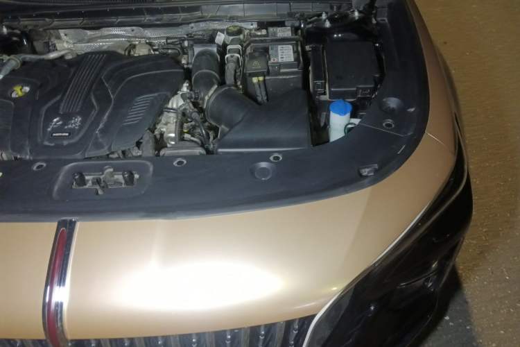 Used Hongqi H5 2024 2.0T Automatic Smart Connect Flagship Edition Engine Bay Left