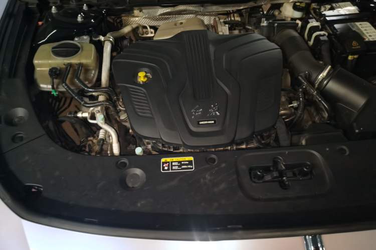Used Hongqi H5 2024 2.0T Automatic Smart Connect Flagship Edition Engine Bay Right