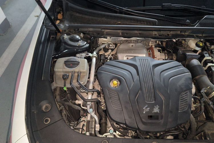 Used Hongqi H5 2024 2.0T Automatic Smart Connect Flagship Edition Engine Bay Right