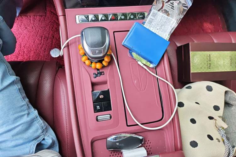 Used Hongqi H5 2024 2.0T Automatic Smart Connect Flagship Edition Gear Lever
