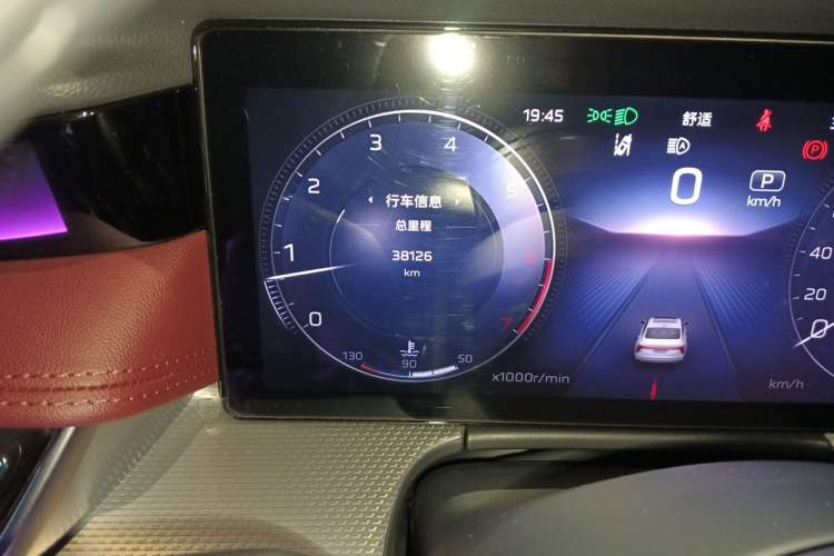 Used Hongqi H5 2024 2.0T Automatic Smart Connect Flagship Edition Odometer Close Up
