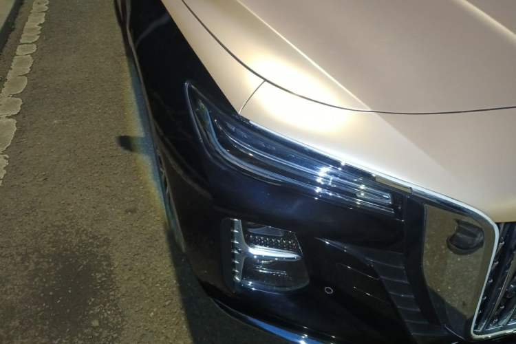 Used Hongqi H5 2024 2.0T Automatic Smart Connect Flagship Edition Right Front Headlight