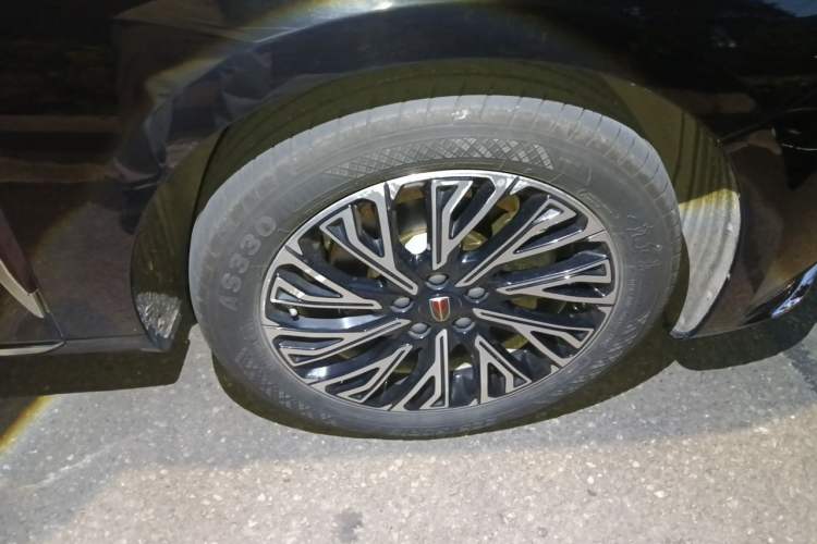 Used Hongqi H5 2024 2.0T Automatic Smart Connect Flagship Edition Right Front Wheel Hub