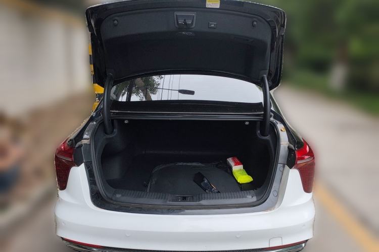 Used Hongqi H5 2024 2.0T Automatic Smart Connect Flagship Edition Trunk