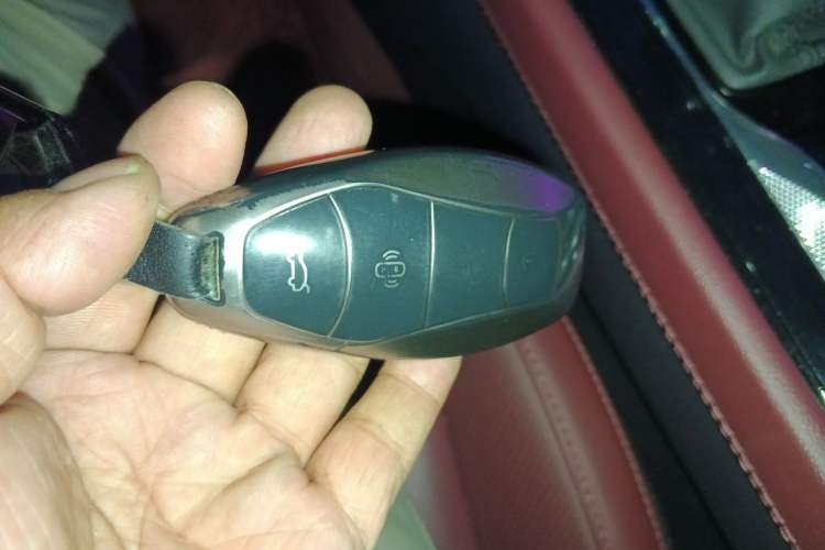 Used Hongqi H5 2024 2.0T Automatic Smart Connect Flagship Edition Vehicle Key