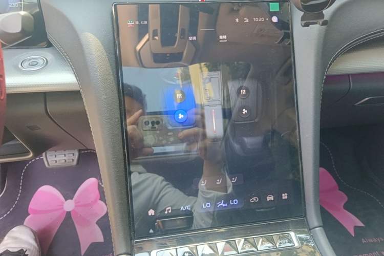 Used Hongqi H5 2024 2.0T Automatic Smart Connect Flagship Edition Audio And AC Panel