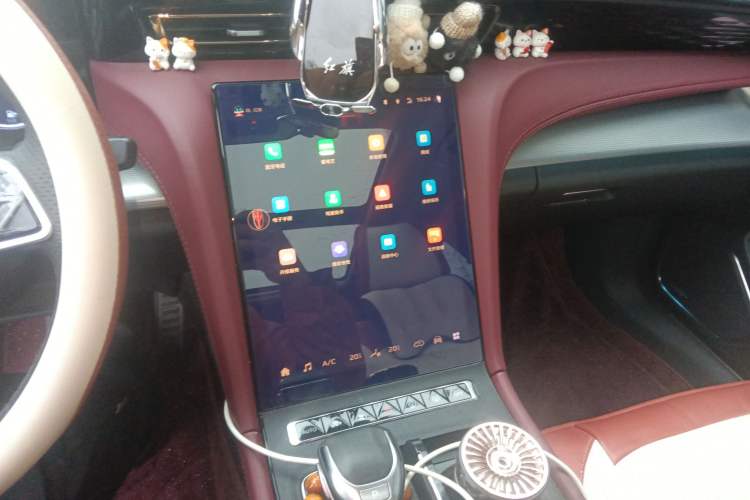 Used Hongqi H5 2024 2.0T Automatic Smart Connect Flagship Edition Audio And AC Panel