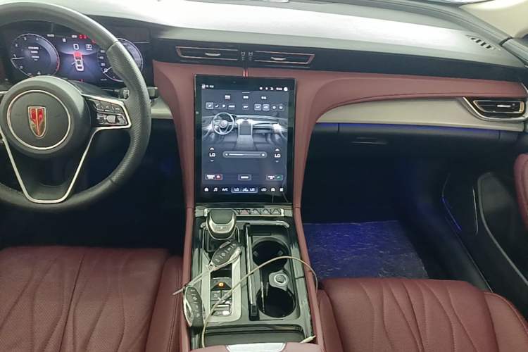 Used Hongqi H5 2024 2.0T Automatic Smart Connect Flagship Edition Audio And AC Panel