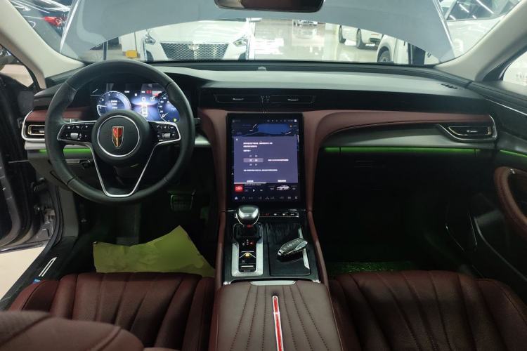 Used Hongqi H5 2024 2.0T Automatic Smart Connect Flagship Edition Center Console
