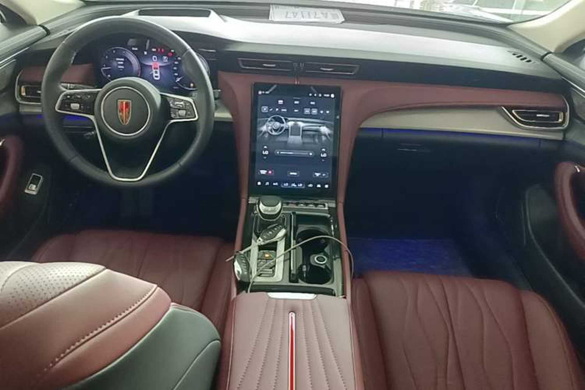 Used Hongqi H5 2024 2.0T Automatic Smart Connect Flagship Edition Center Console