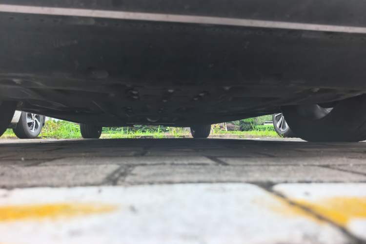 Used Hongqi H5 2024 2.0T Automatic Smart Connect Flagship Edition Chassis Front