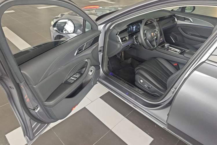 Used Hongqi H5 2024 2.0T Automatic Smart Connect Flagship Edition Driver Seat