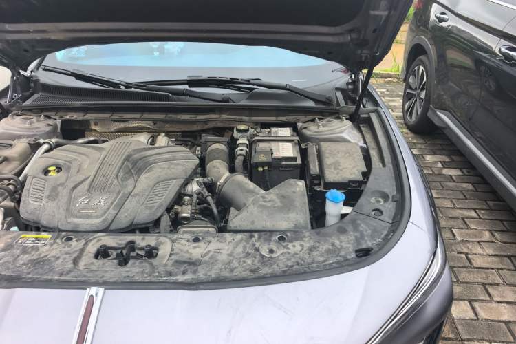 Used Hongqi H5 2024 2.0T Automatic Smart Connect Flagship Edition Engine Bay Left