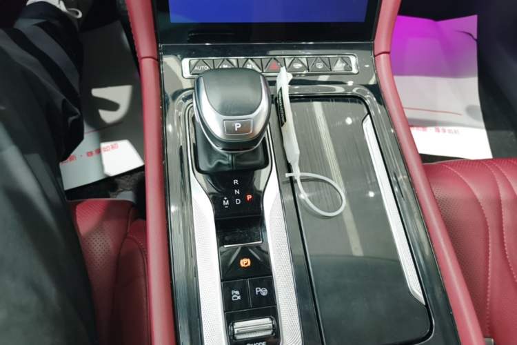 Used Hongqi H5 2024 2.0T Automatic Smart Connect Flagship Edition Gear Lever