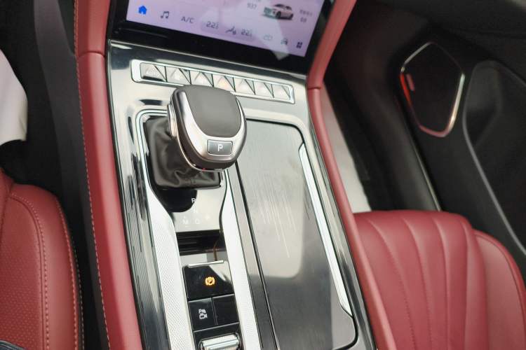 Used Hongqi H5 2024 2.0T Automatic Smart Connect Flagship Edition Gear Lever