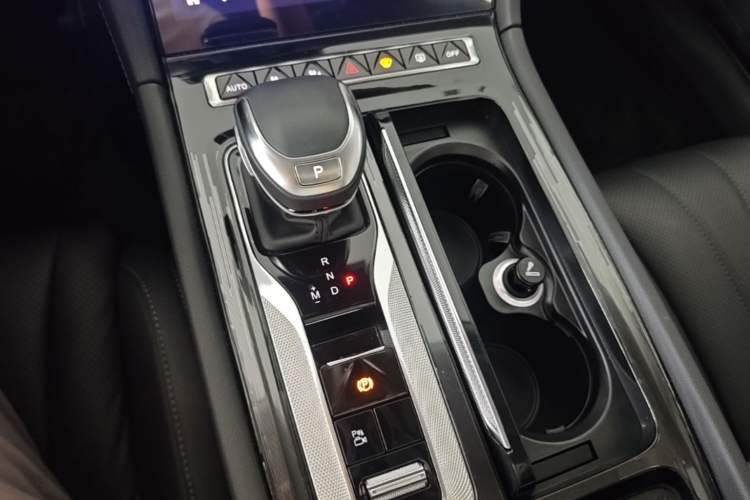 Used Hongqi H5 2024 2.0T Automatic Smart Connect Flagship Edition Gear Lever