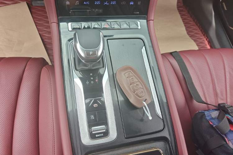 Used Hongqi H5 2024 2.0T Automatic Smart Connect Flagship Edition Gear Lever