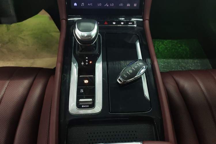 Used Hongqi H5 2024 2.0T Automatic Smart Connect Flagship Edition Gear Lever