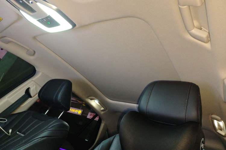 Used Hongqi H5 2024 2.0T Automatic Smart Connect Flagship Edition Headliner