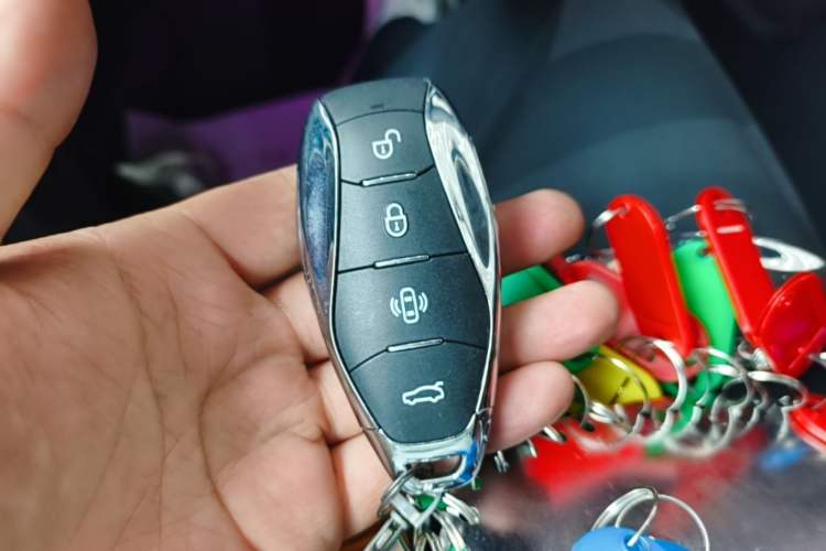 Used Hongqi H5 2024 2.0T Automatic Smart Connect Flagship Edition Interior 1