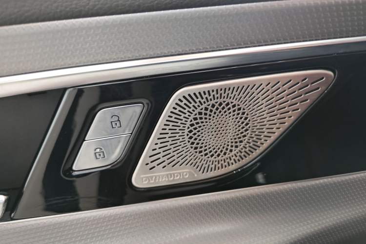 Used Hongqi H5 2024 2.0T Automatic Smart Connect Flagship Edition Interior 10