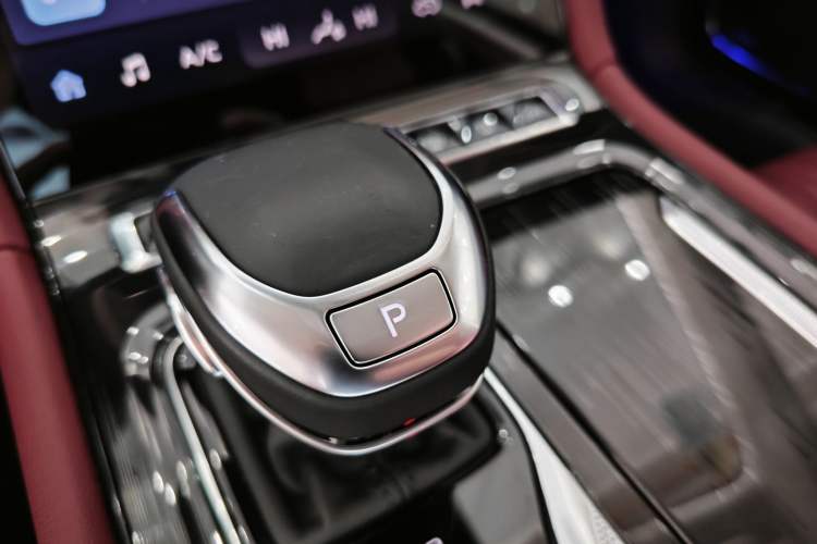 Used Hongqi H5 2024 2.0T Automatic Smart Connect Flagship Edition Interior 4