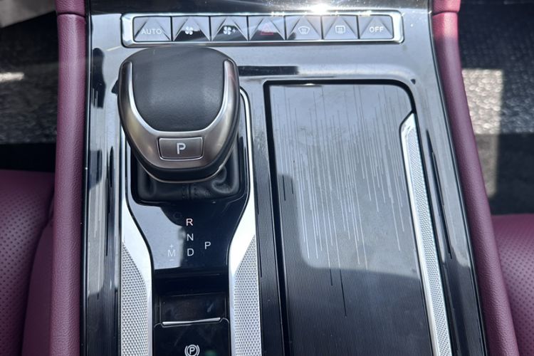 Used Hongqi H5 2024 2.0T Automatic Smart Connect Flagship Edition Interior 7