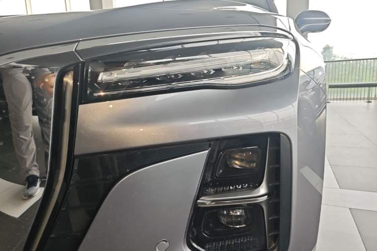 Used Hongqi H5 2024 2.0T Automatic Smart Connect Flagship Edition Left Front Headlight