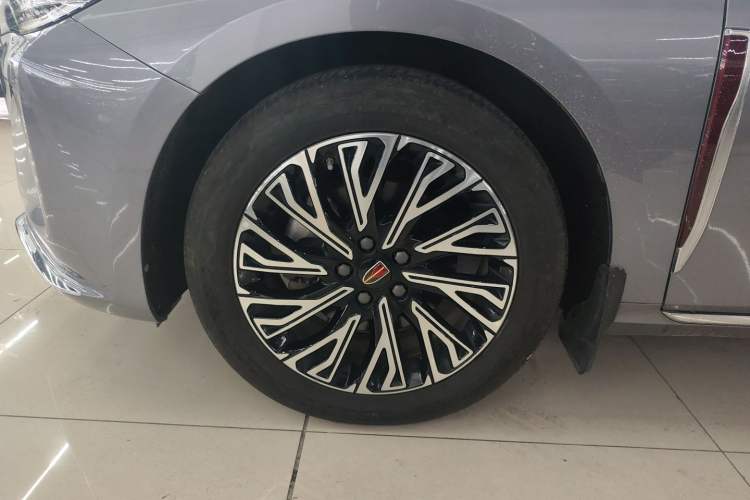 Used Hongqi H5 2024 2.0T Automatic Smart Connect Flagship Edition Left Front Wheel Hub