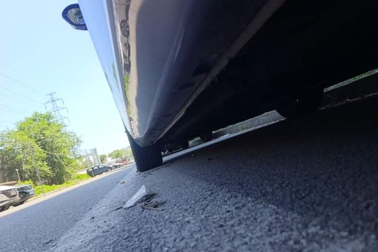 Used Hongqi H5 2024 2.0T Automatic Smart Connect Flagship Edition Left Side Sill