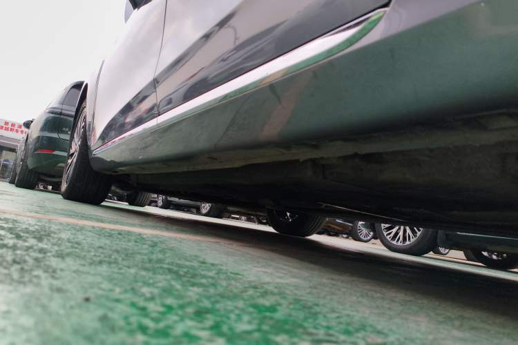 Used Hongqi H5 2024 2.0T Automatic Smart Connect Flagship Edition Left Side Sill