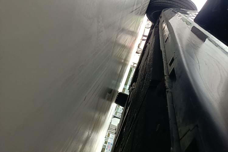 Used Hongqi H5 2024 2.0T Automatic Smart Connect Flagship Edition Left Side Sill