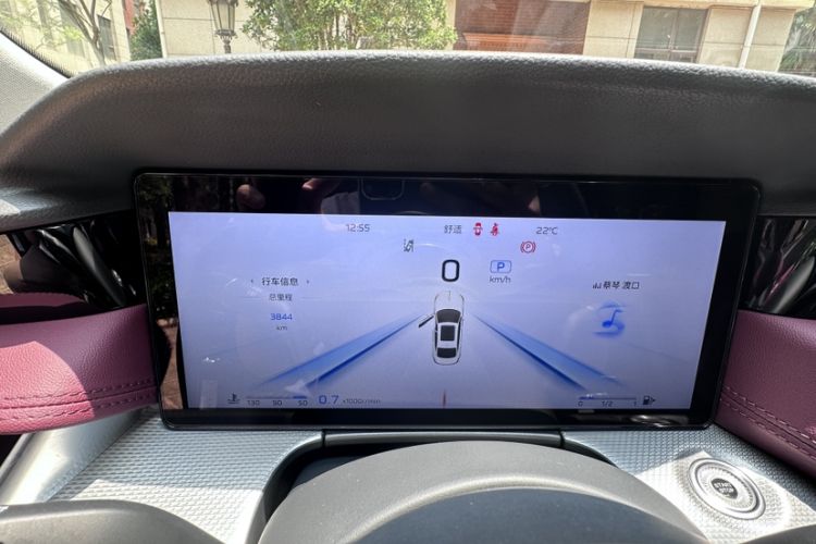Used Hongqi H5 2024 2.0T Automatic Smart Connect Flagship Edition Odometer Close Up